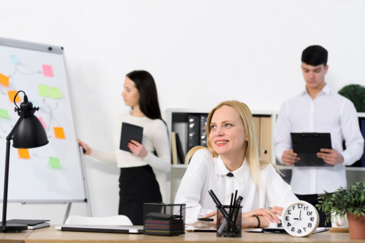 Persone che partecipano a una sessione formativa sulla psicologia dei bisogni